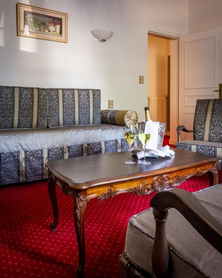 Les Eyzies Hotel Restaurant Le Centenaire מראה חיצוני תמונה